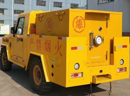 爆破器材运输车
